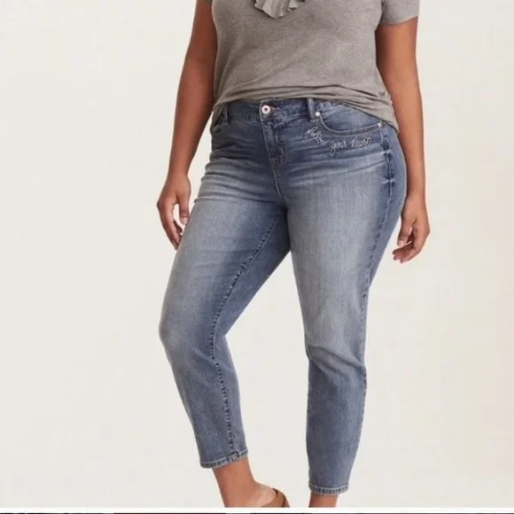 Torrid Girlfriend Stretch Skinny Jeans - Picture 13 of 14